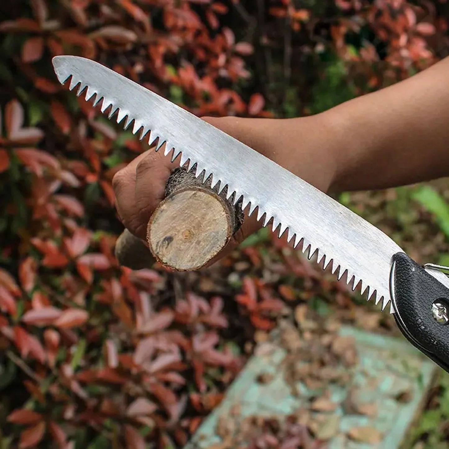 Pruning saw, folding, for cutting wood, PVC, and bone, ideal for gardening and camping.