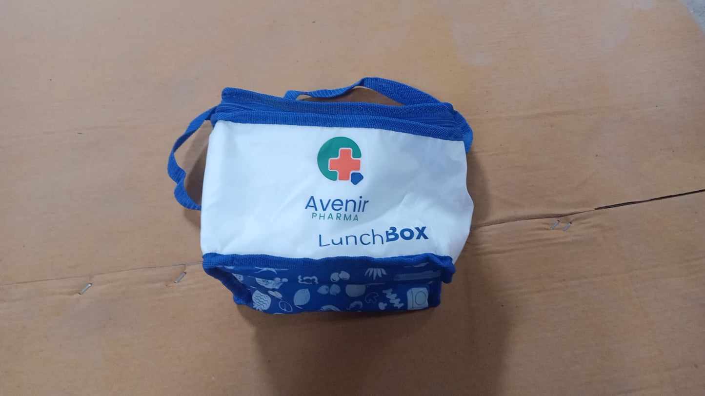 Compact lunch bag, insulated and waterproof for everyday use.