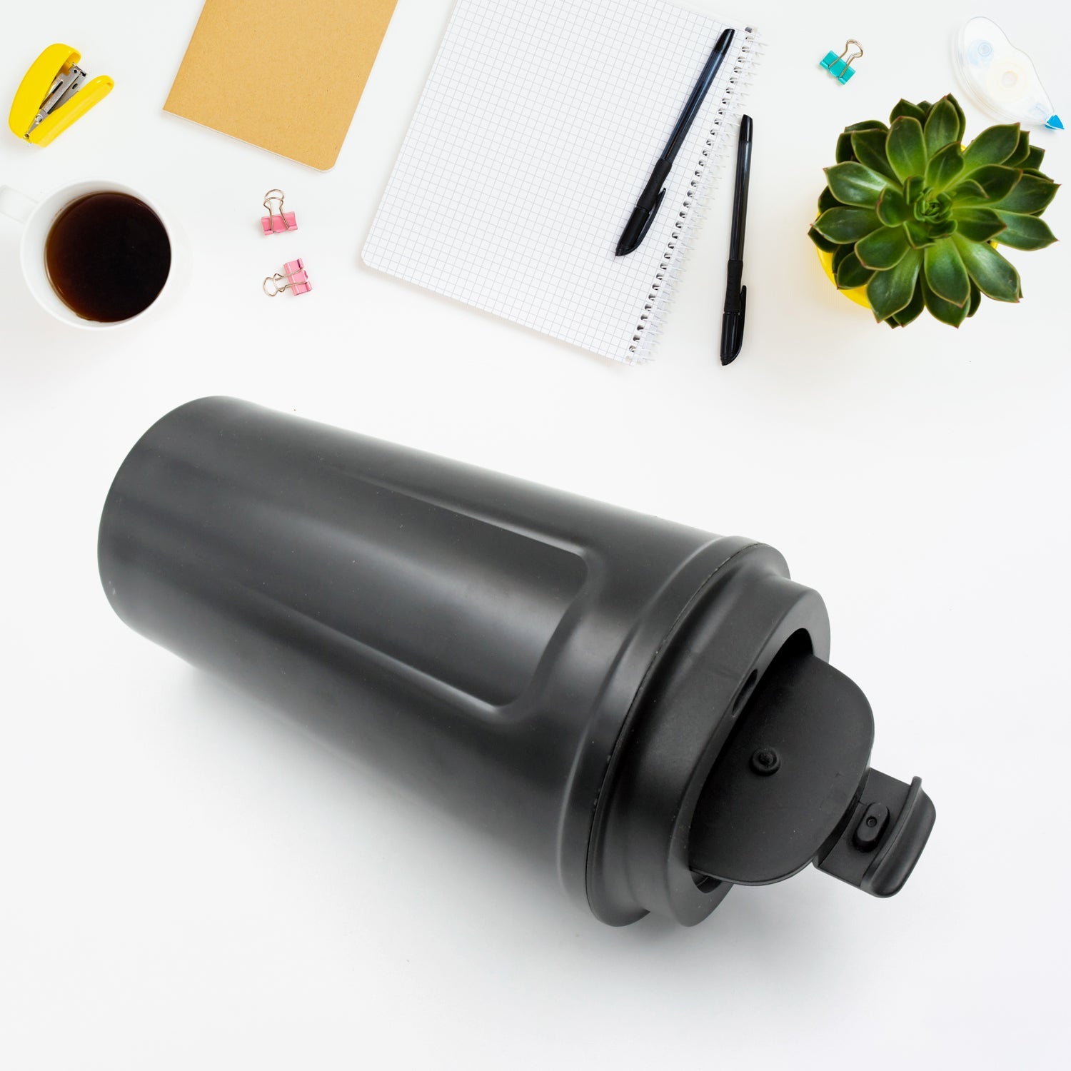 Travel mug with stainless steel and plastic design, leak-proof lid.